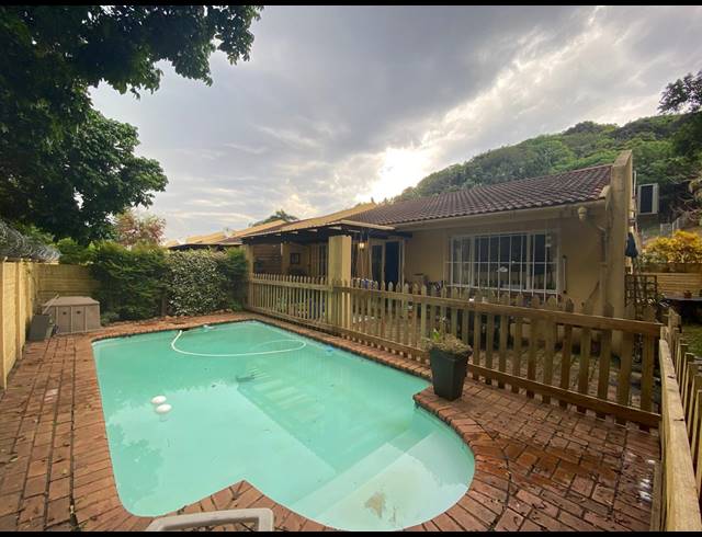 2 BEDROOM SECTIONAL TITLE TO LET IN GLEN HILLS